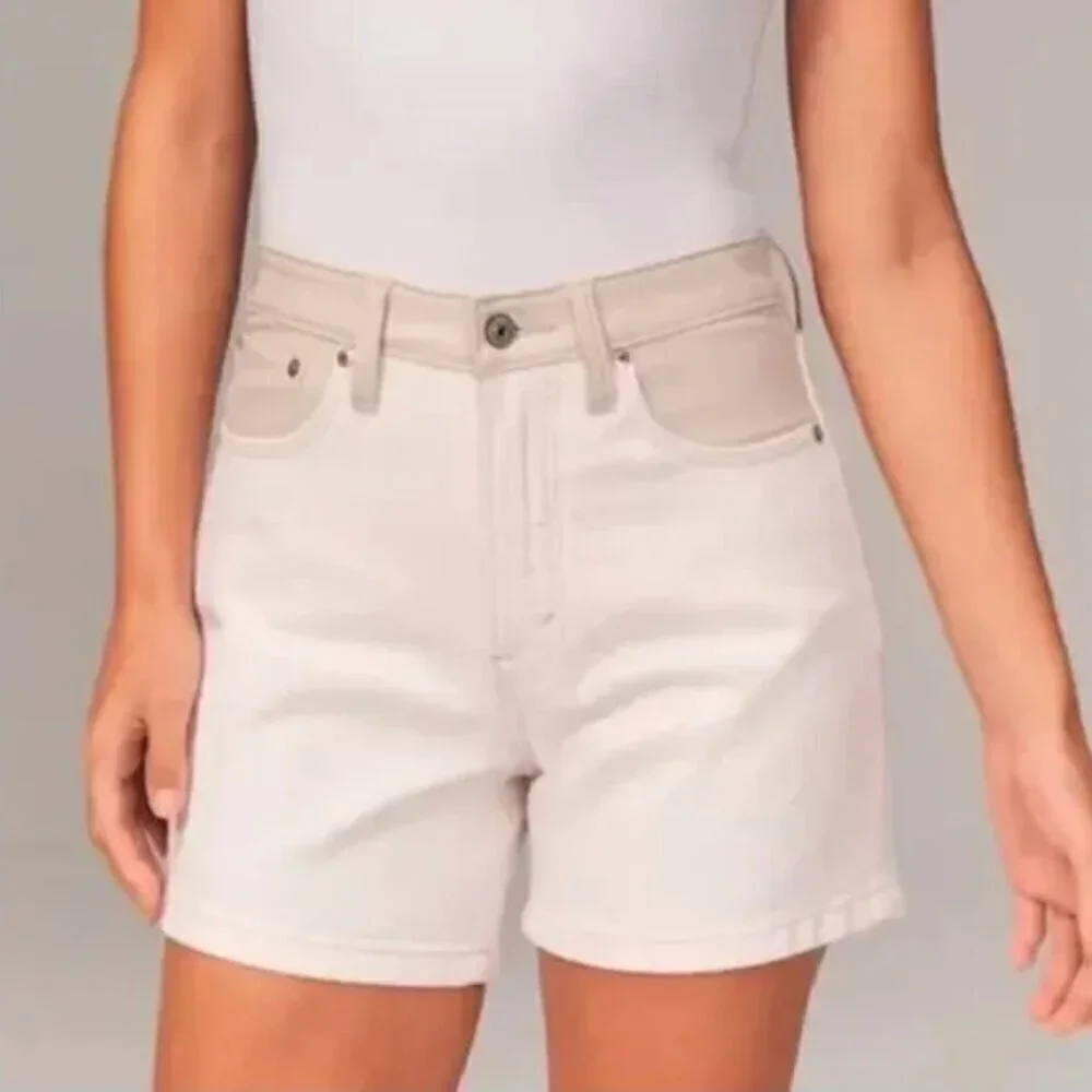 Abercrombie & Fitch Women's Size 27/4 The Dad Short High Rise White Faux Leather